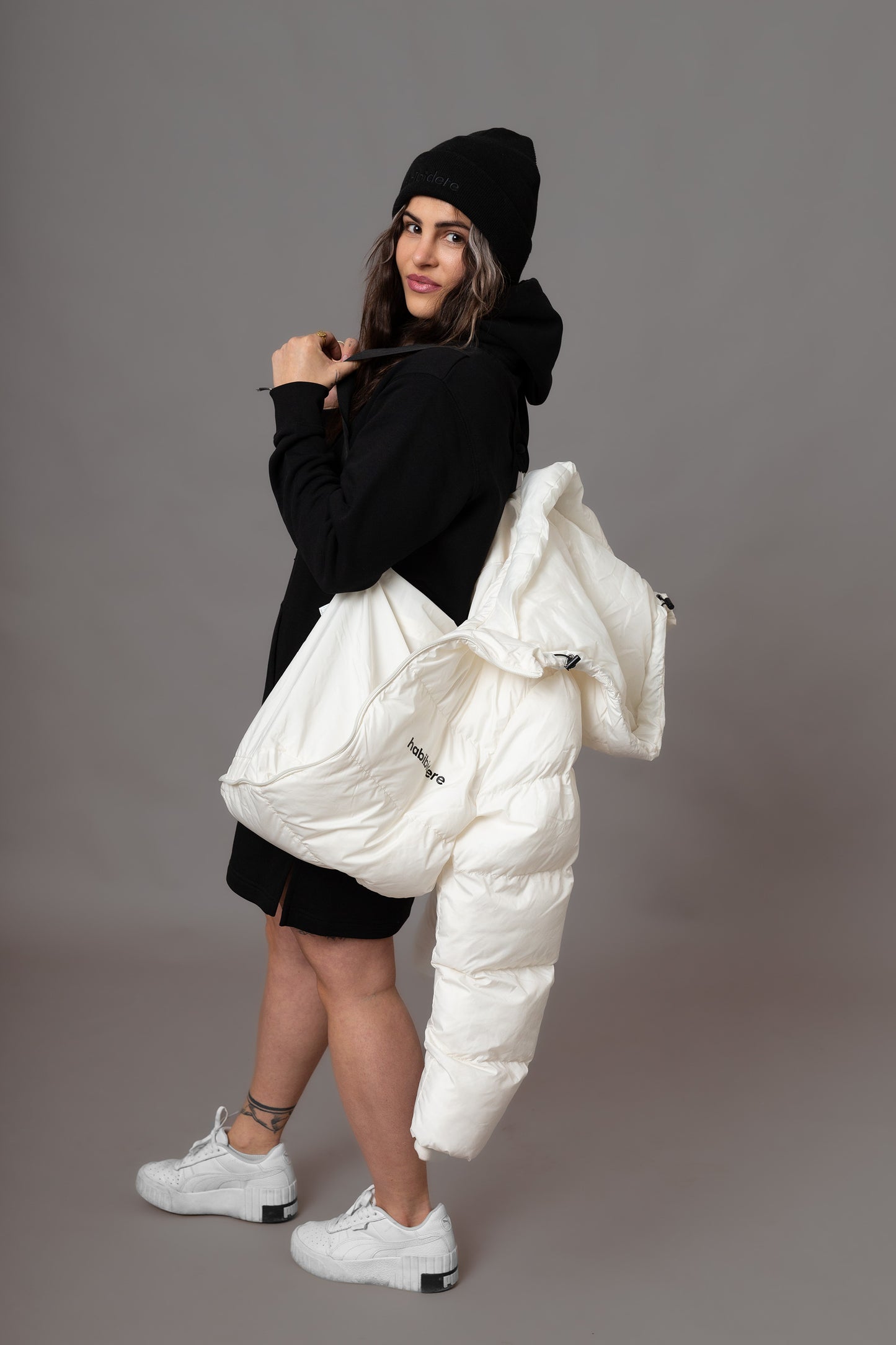 Oversized Puffer Jacke aus recyceltem Polyester in Off White für Damen
