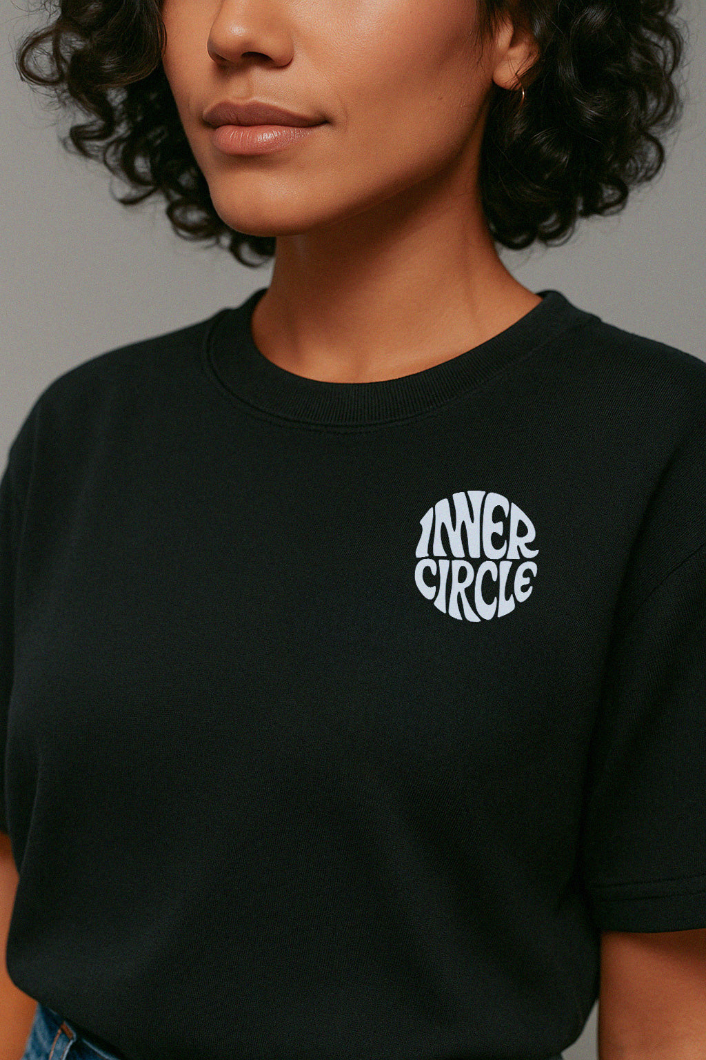 Inner Circle Shirt – Oversized Fit, Bio-Baumwolle, Black für Frauen
