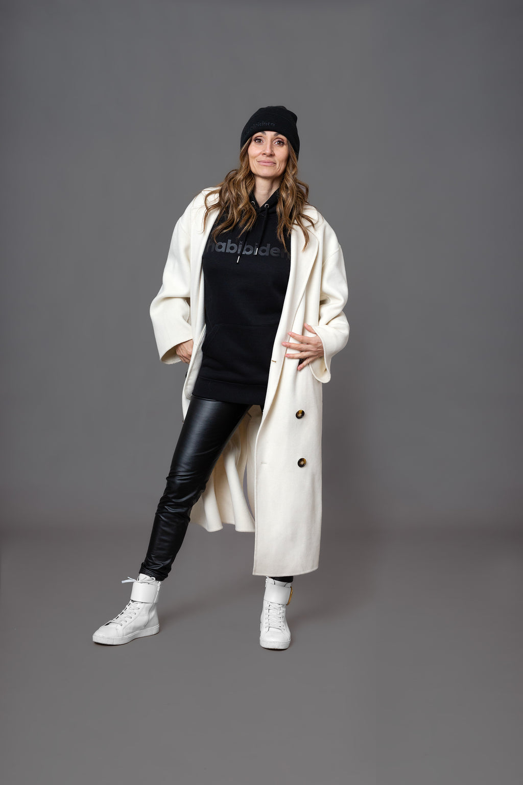 Black on Black Hoodie | Kapuzenpullover aus Bio-Baumwolle für Damen